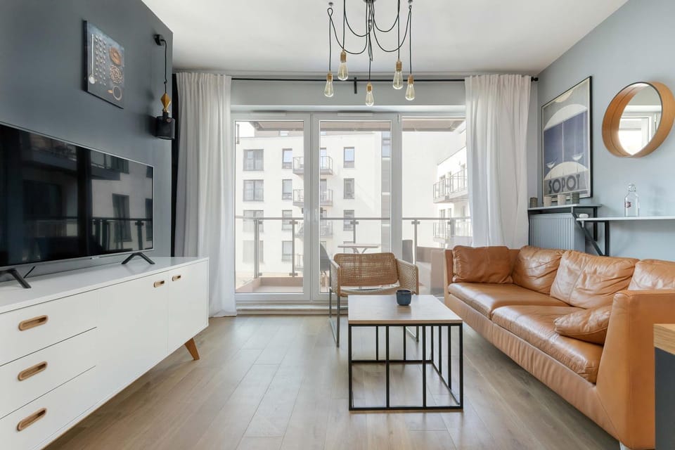 TV and multimedia, Living room, Seating area, Evening entertainment