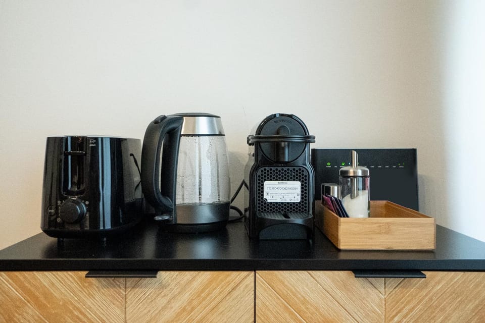Coffee/tea facilities, toaster