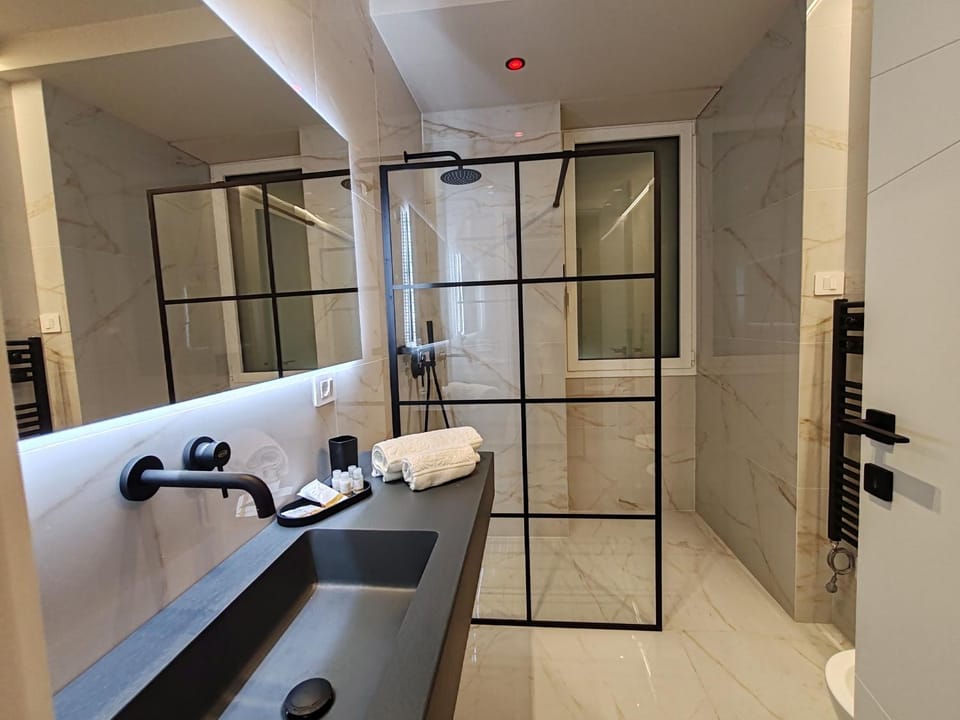 Shower, Bathroom, towels