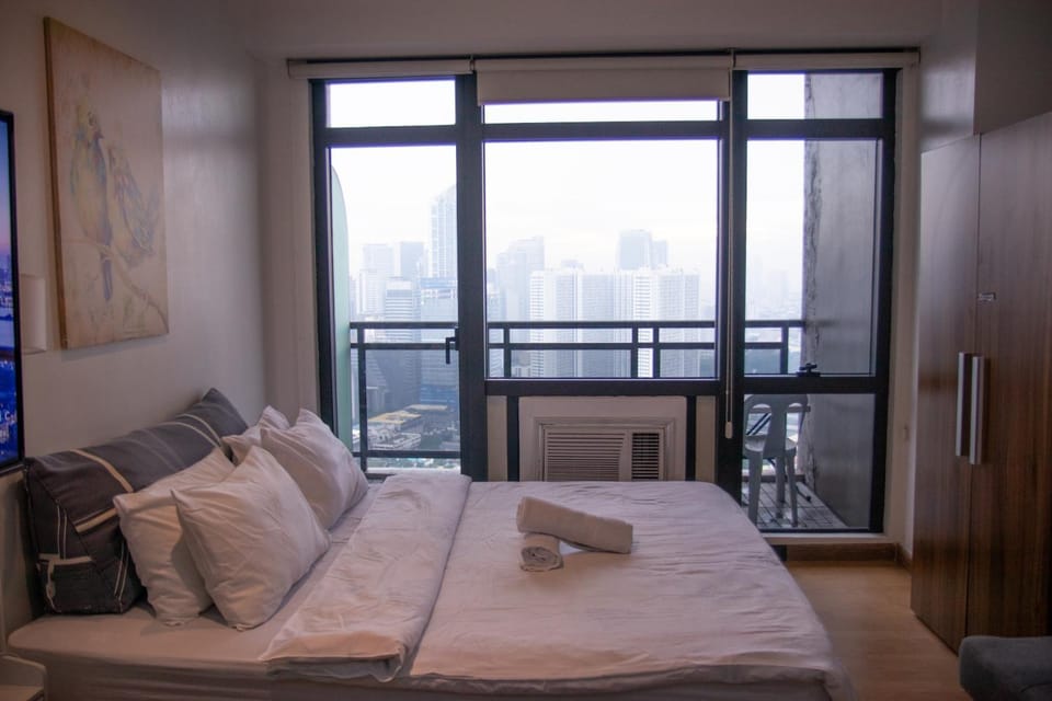 C-Studio,Best Sunset Pool,Luxury,Hotel Style Apartment in Makati