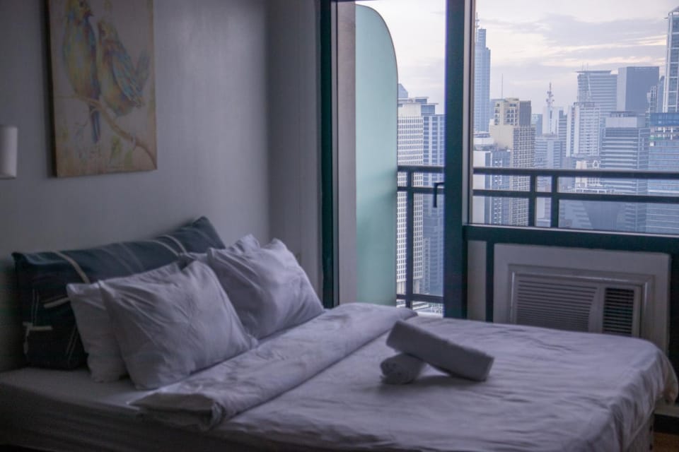 C-Studio,Best Sunset Pool,Luxury,Hotel Style Apartment in Makati