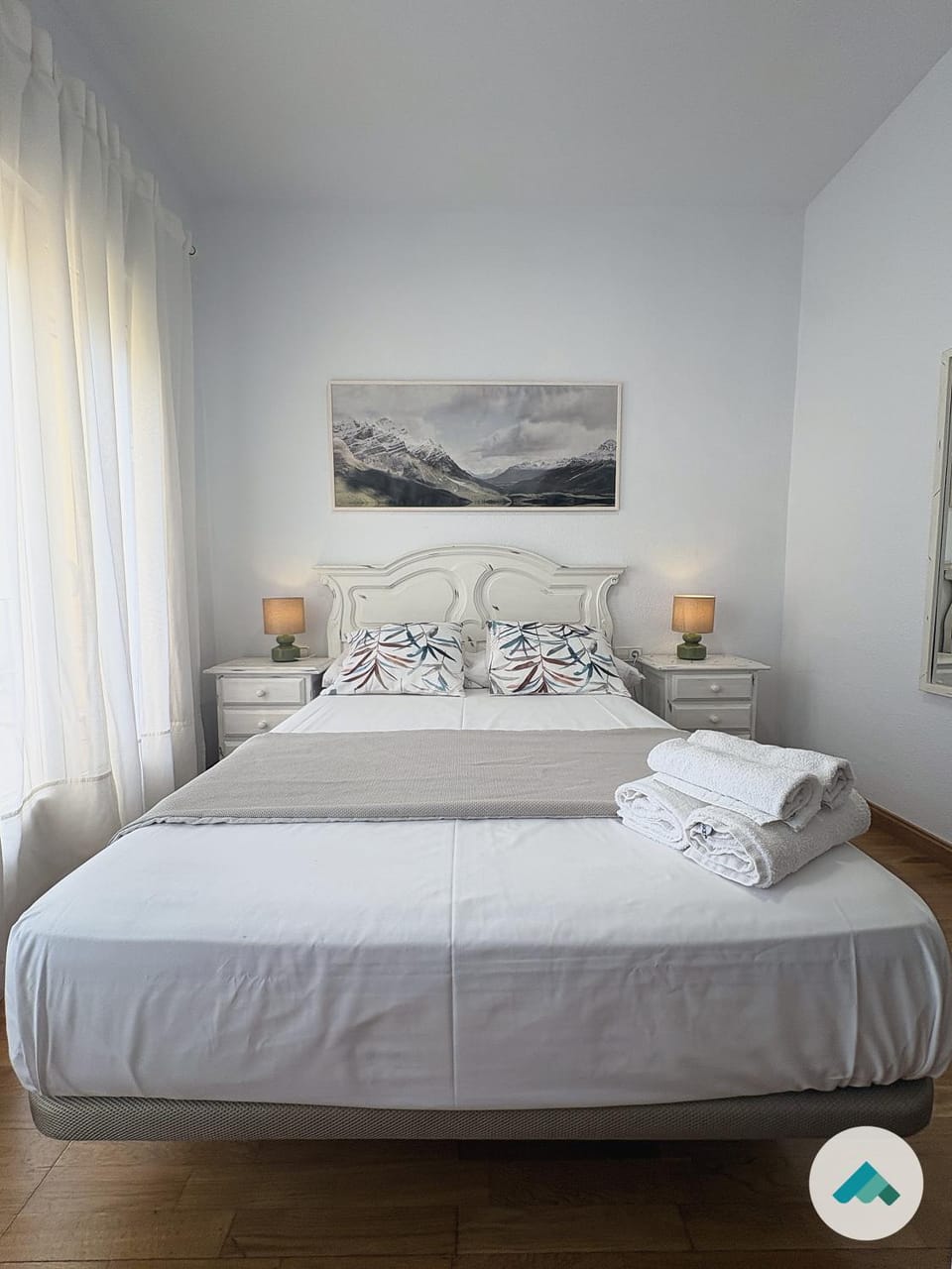 Bed, Photo of the whole room, Bedroom, towels