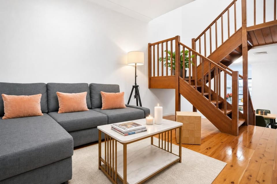 Property building, Communal lounge/ TV room, TV and multimedia, Living room, Seating area