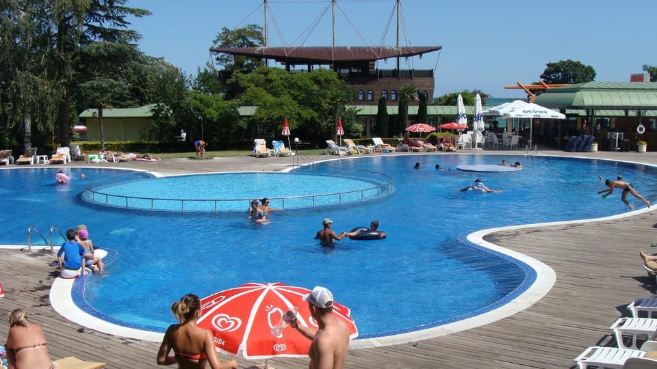 Swimming pool, Swimming pool
