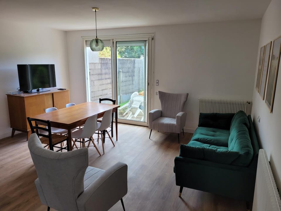 Maison jardin 4 chambres Parking Gratuit Vacation rental in Angers
