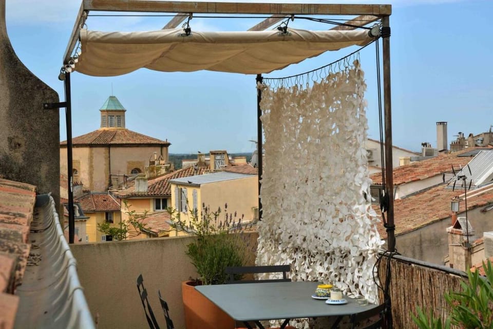 Large studio with terrace and air conditioning Apartment in Aix-en-Provence