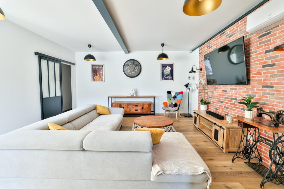 TV and multimedia, Living room, heating, internet, air conditioner