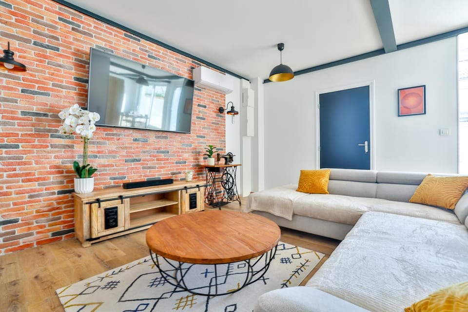 TV and multimedia, Living room, heating, internet, air conditioner