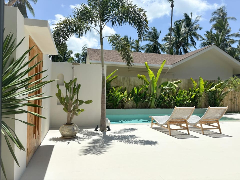 Property building, Day, Garden view, Pool view, Swimming pool, sunbed