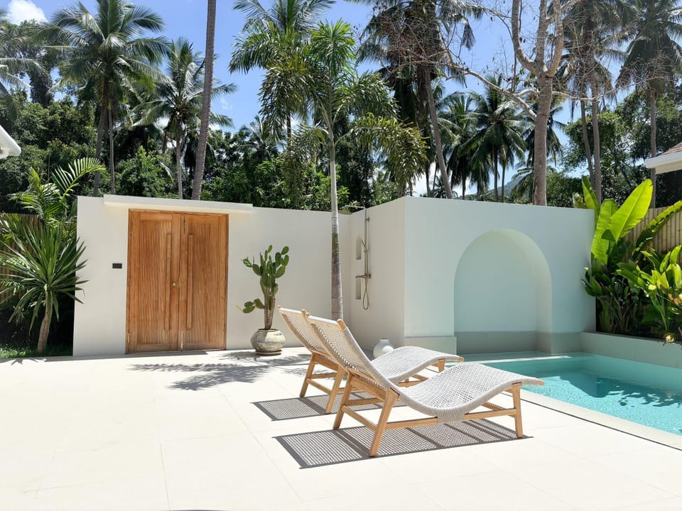 Day, Natural landscape, Garden, Swimming pool, sunbed