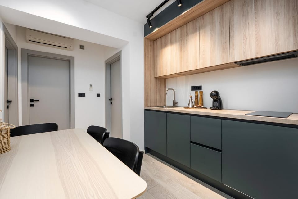 Coffee/tea facilities, Kitchen or kitchenette, Dining area