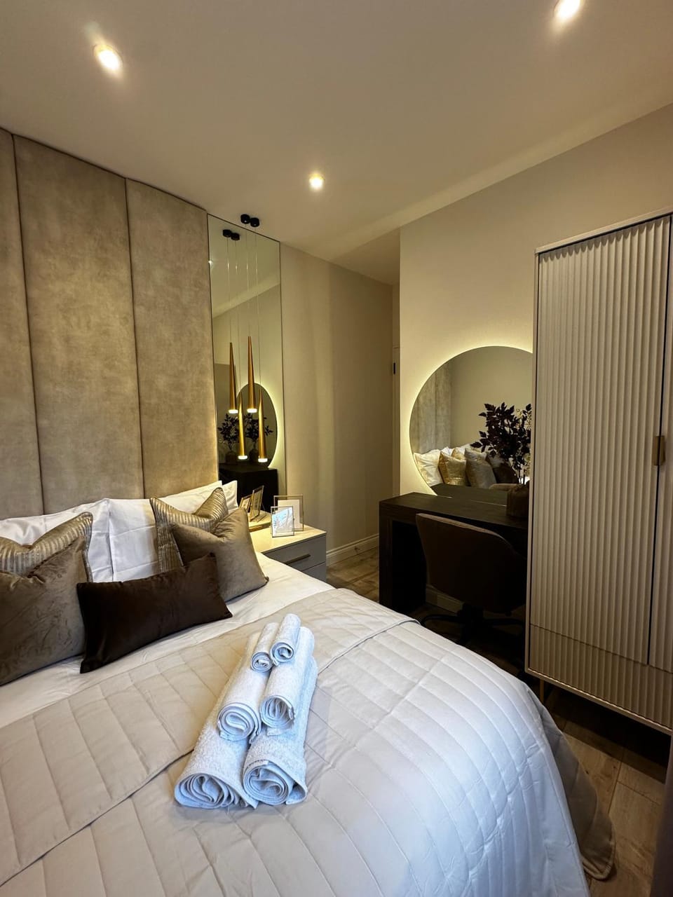 Bed, Bedroom, towels, wardrobe