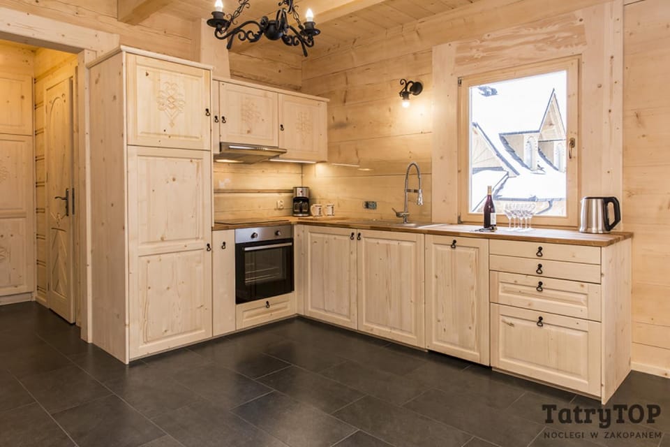 Coffee/tea facilities, Kitchen or kitchenette, stove, kitchen