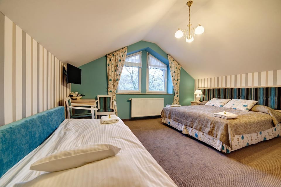 Bed, Photo of the whole room, Bedroom, City view, Landmark view, Mountain view, Street view