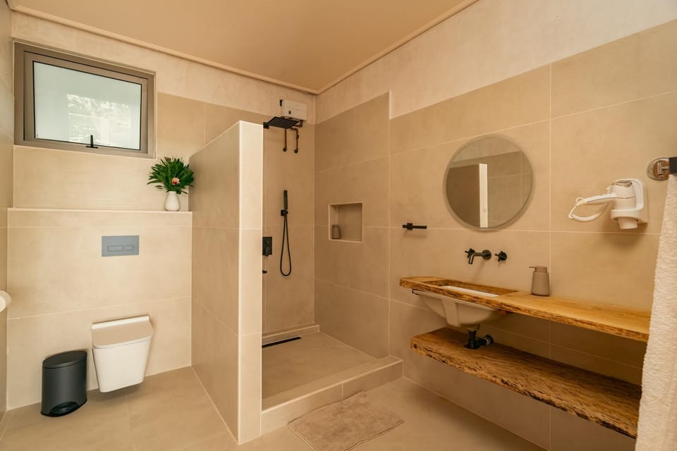 Shower, Toilet, Bathroom, towels