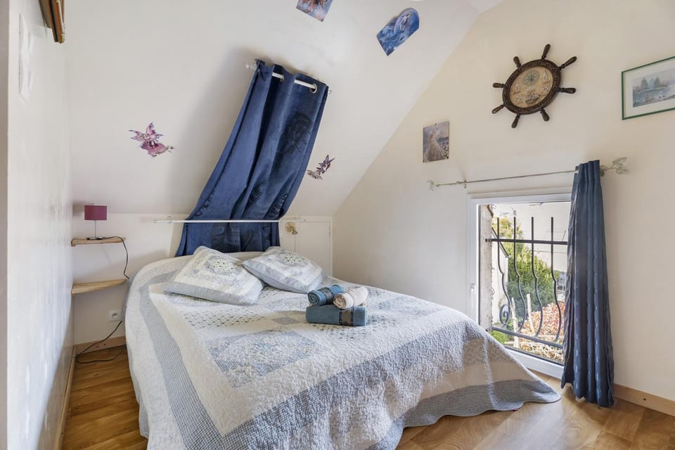 Property building, Living room, Bedroom