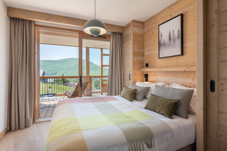 Bed, Natural landscape, View (from property/room), Balcony/Terrace, Photo of the whole room, Bedroom, Mountain view