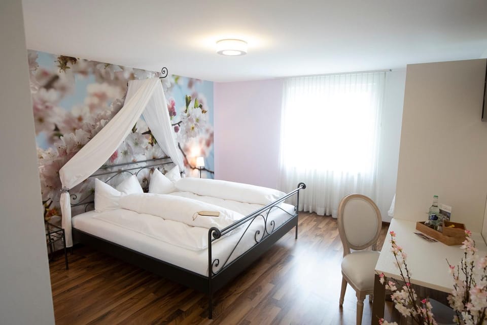 Bed, Photo of the whole room