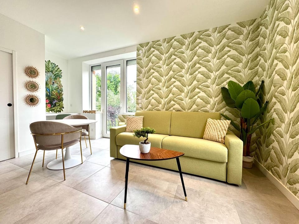 Green Jungle Carré de soie Medipole Astroballe Apartment in Villeurbanne