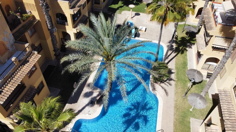 Property building, Neighbourhood, Bird's eye view, Swimming pool, Parking, sunbed