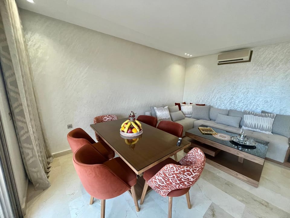 Living room, Seating area, Dining area, air conditioner