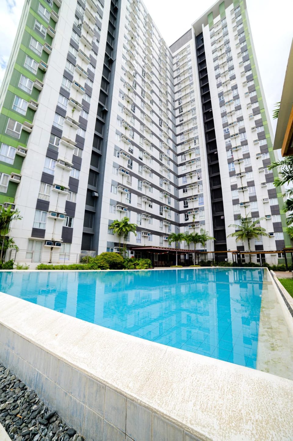Property building, Day, Swimming pool