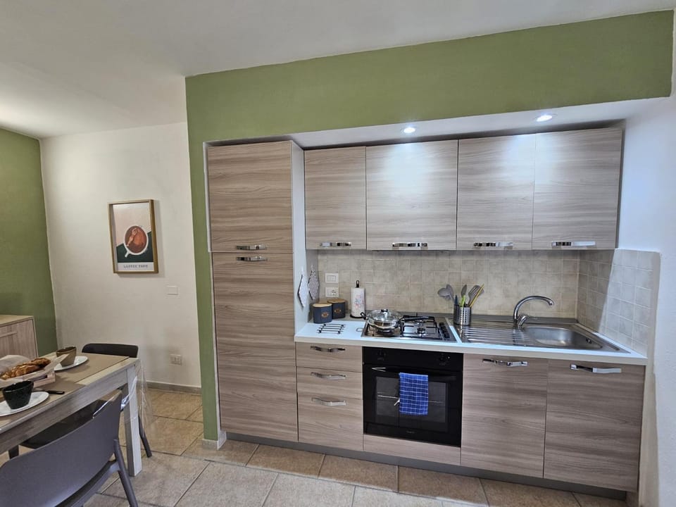 Kitchen or kitchenette, Decorative detail, Dining area