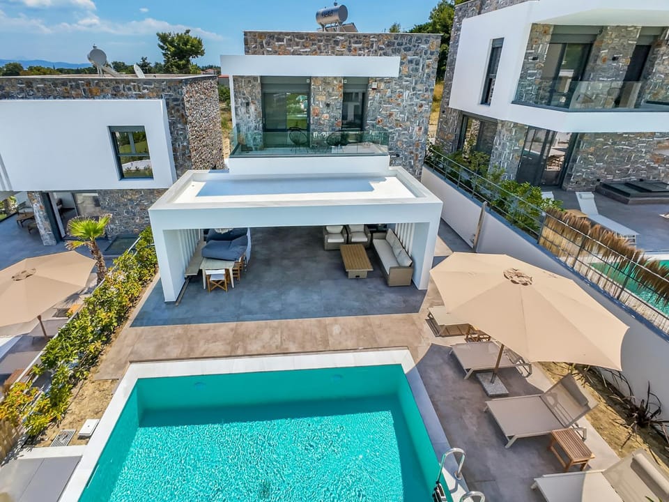 Property building, Swimming pool