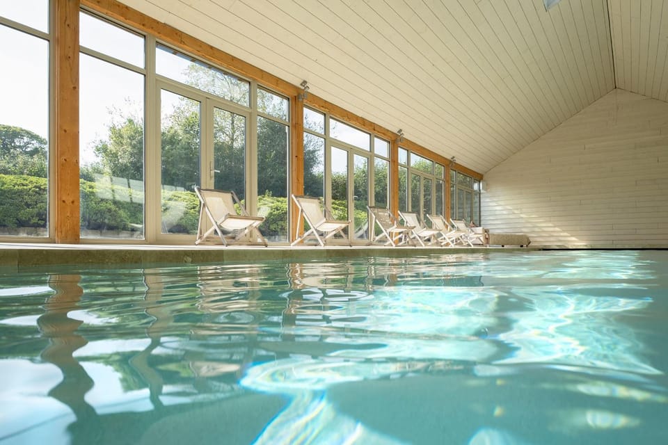Property building, Pool view, Swimming pool, sunbed