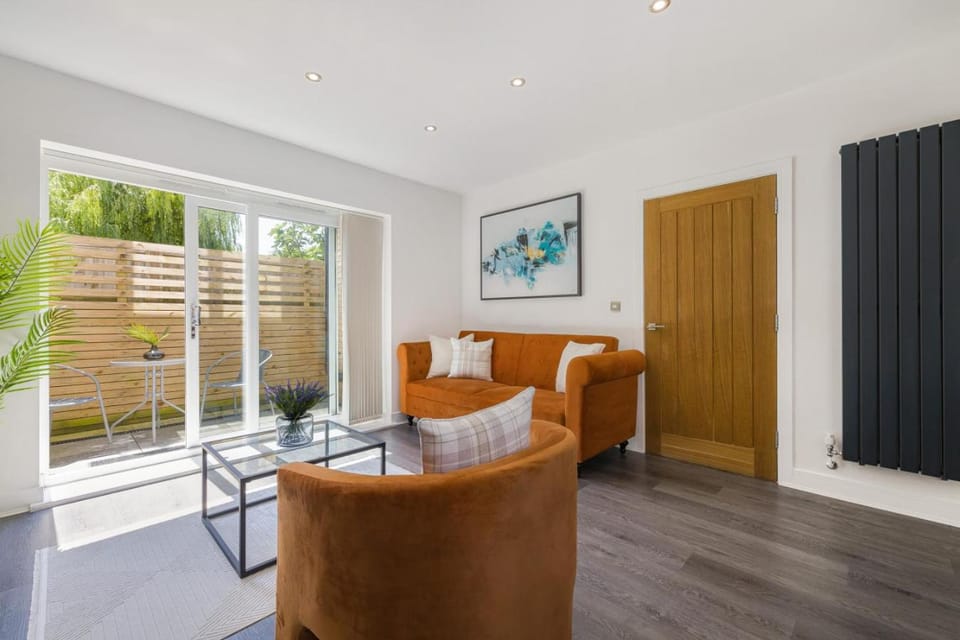 Spacious 3BR Hove Home - Sleeps 8 - Free Parking House in Hove