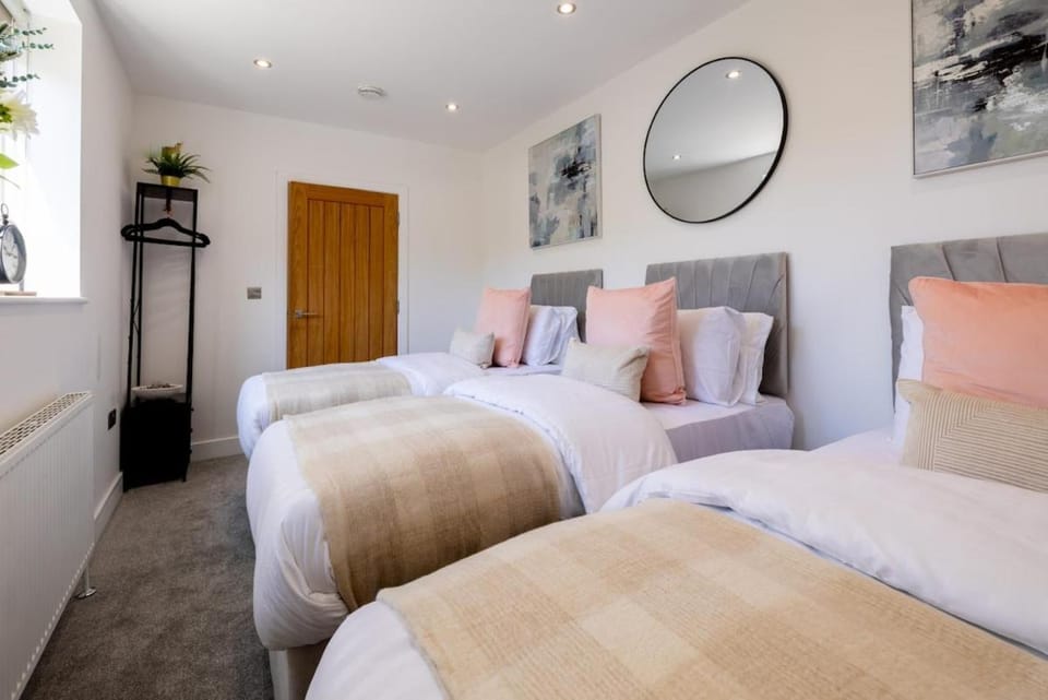 Spacious 3BR Hove Home - Sleeps 8 - Free Parking House in Hove