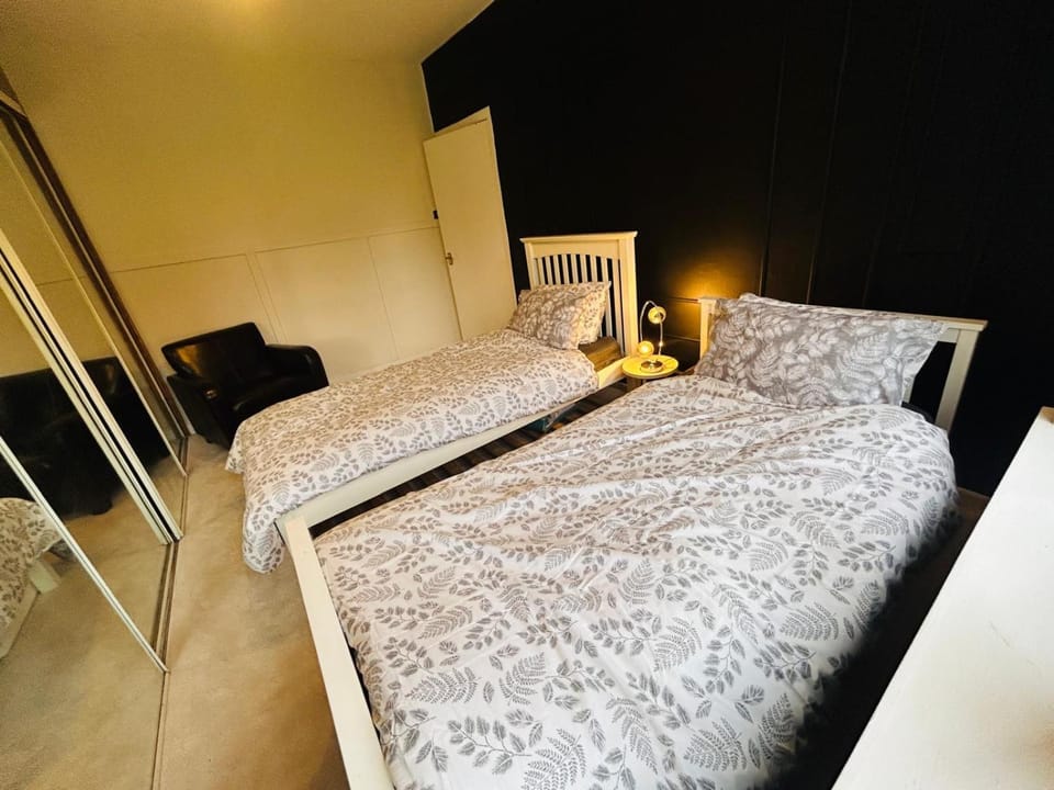 Stylish 2-Bedroom Modern Flat Apartment in Dundee