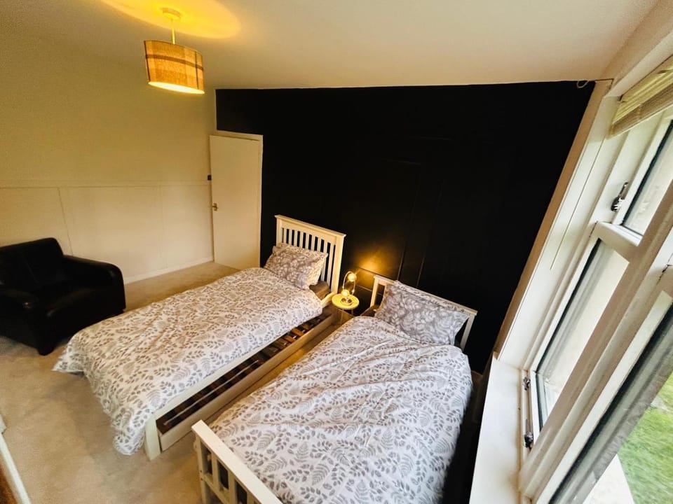 Stylish 2-Bedroom Modern Flat Apartment in Dundee