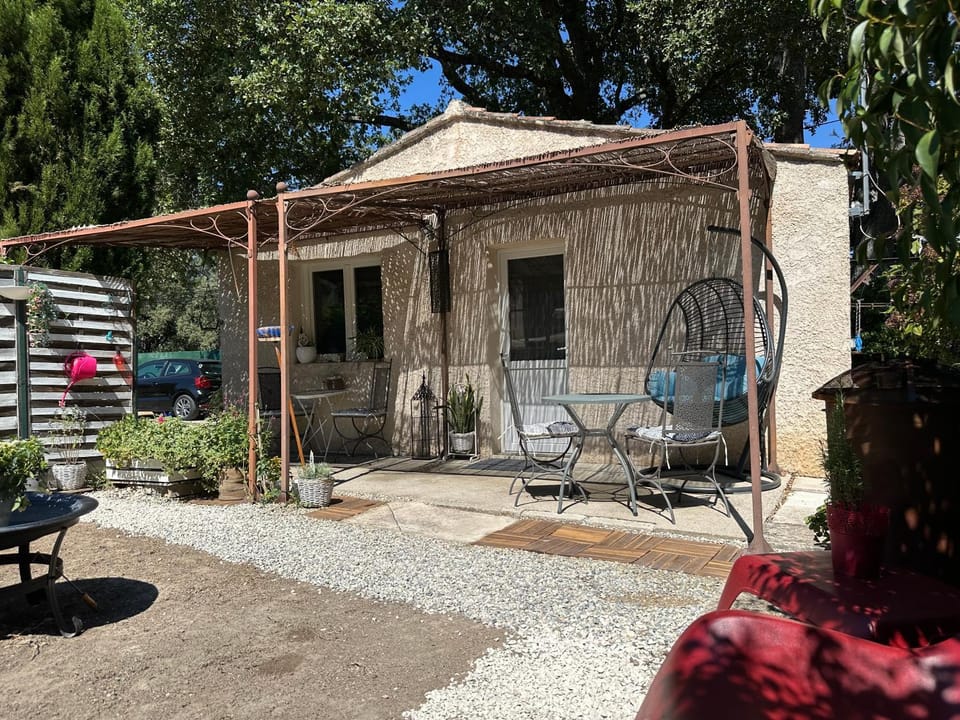 Property building, Patio, Garden