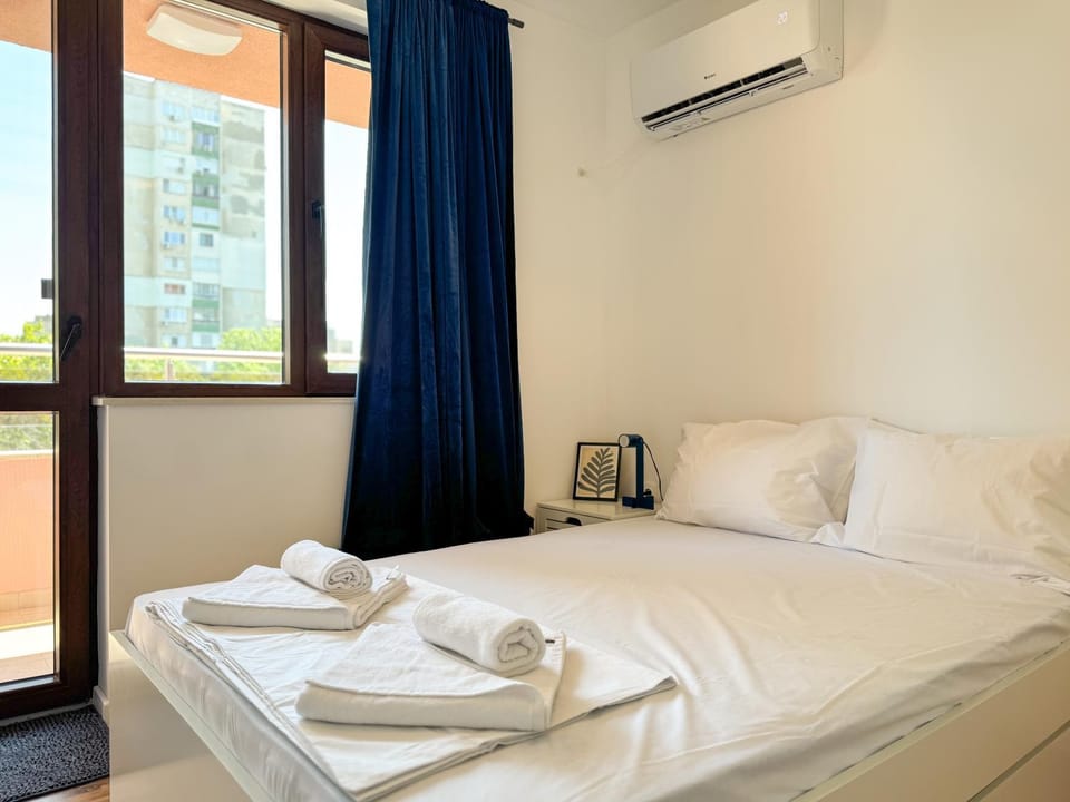 Bed, Photo of the whole room, Bedroom, Family, towels, air conditioner