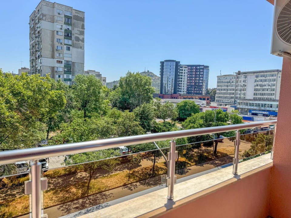 Property building, Day, View (from property/room), Balcony/Terrace, Balcony/Terrace, City view, Location