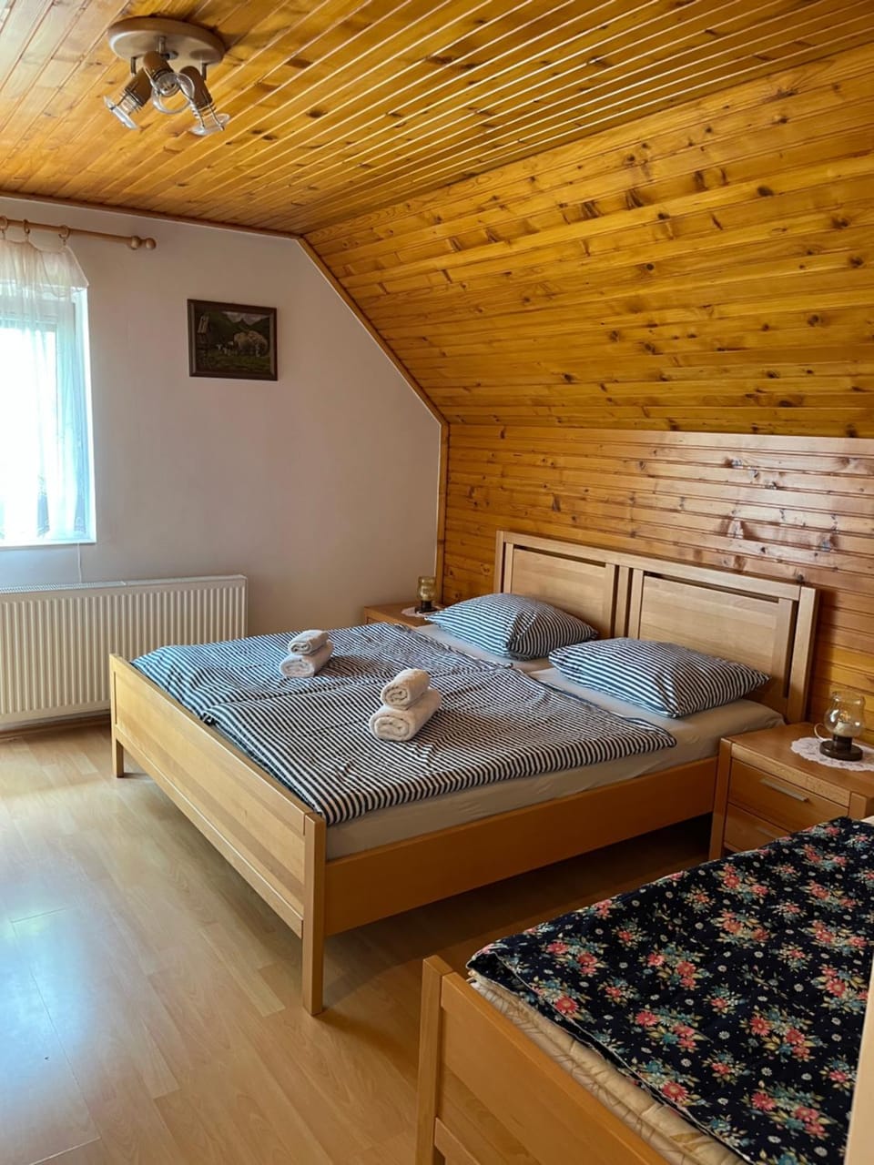 Bed, Photo of the whole room, Bedroom, towels