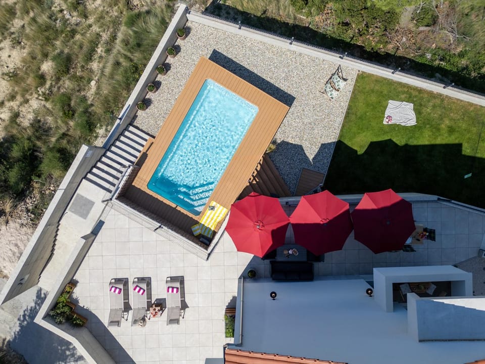 Property building, Patio, Day, Natural landscape, Bird's eye view, Balcony/Terrace, Pool view, Swimming pool, sunbed
