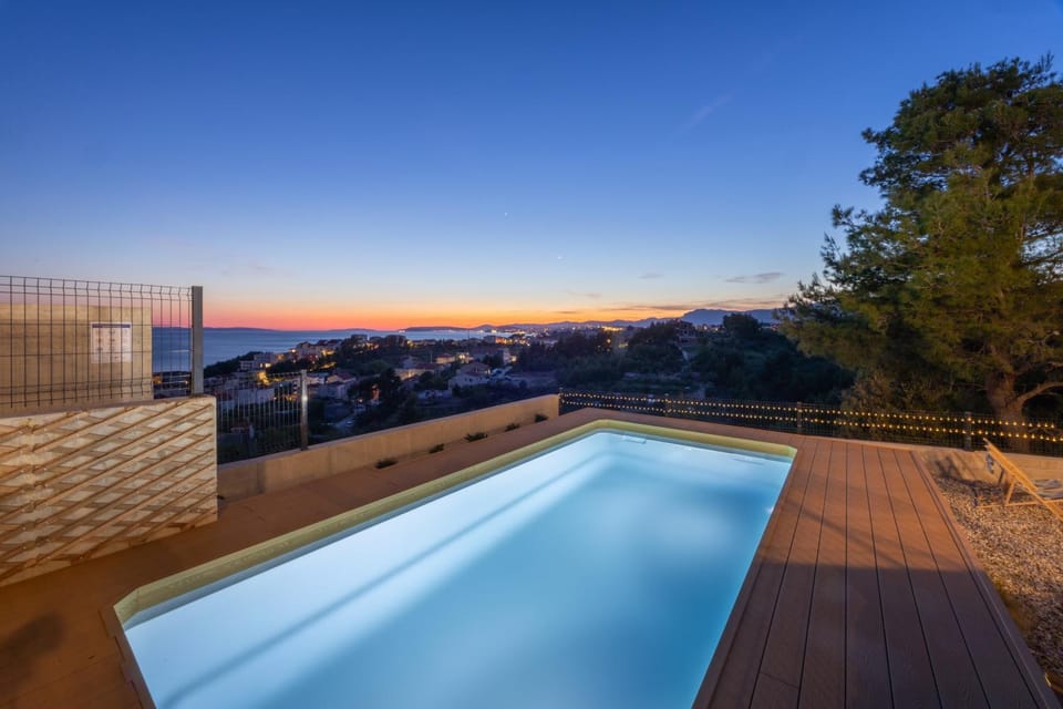 Natural landscape, Mountain view, Swimming pool, Sunset