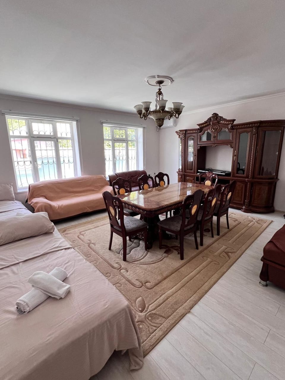 Bed, Living room, Photo of the whole room, Seating area, Dining area