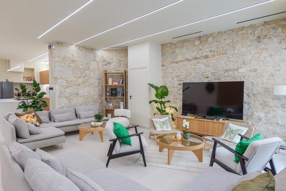 Communal lounge/ TV room, Living room, Seating area