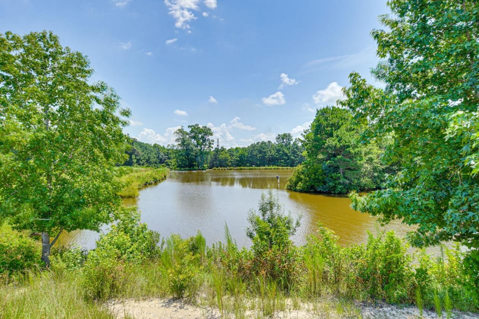 78-Acre Retreat Near Campbell U: Fish, Play, Relax House in North Carolina