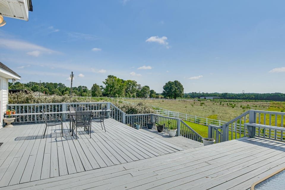 78-Acre Retreat Near Campbell U: Fish, Play, Relax House in North Carolina