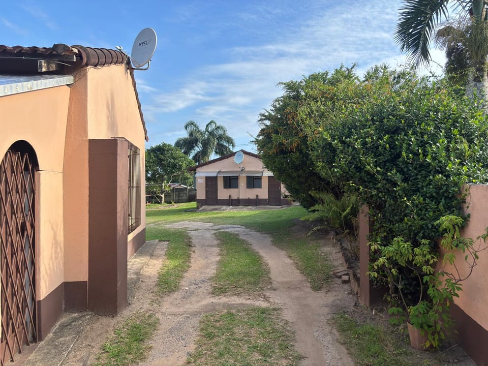 Property building, Day, Natural landscape, Garden, Garden view, Street view