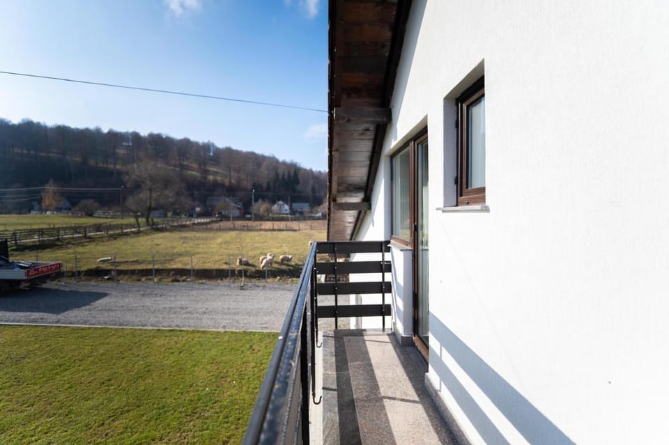 Hillside Chalet Bed and Breakfast in Brașov County