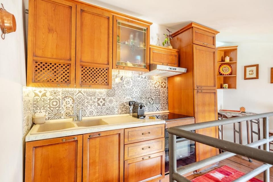 Kitchen or kitchenette, Dining area, pet friendly, stove