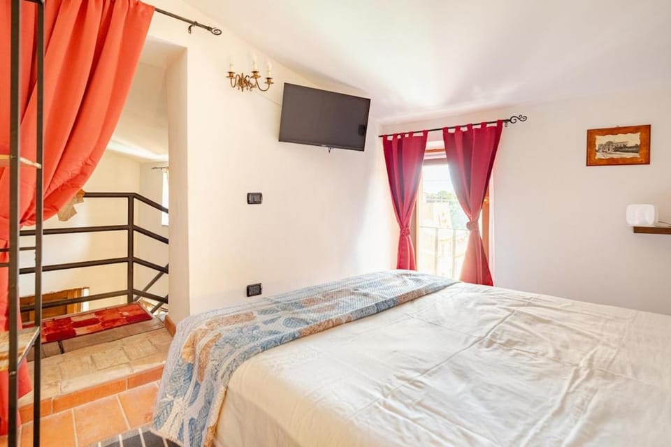 Bed, TV and multimedia, Photo of the whole room, Bedroom