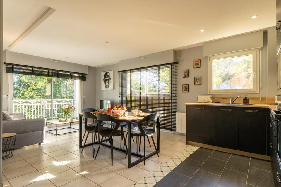 Living room, Dining area, kitchen