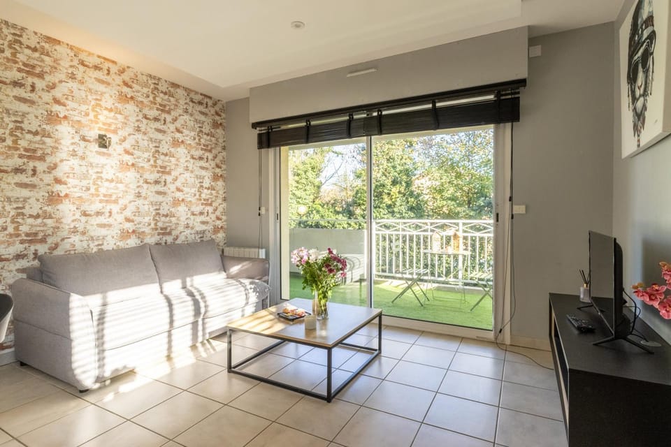 TV and multimedia, Balcony/Terrace, Living room