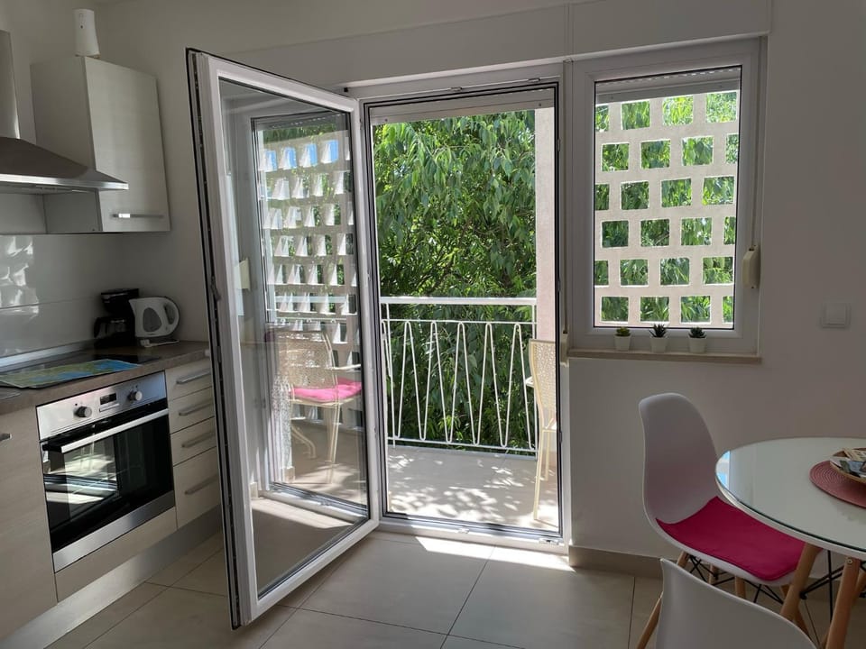 Balcony/Terrace, Kitchen or kitchenette, Dining area